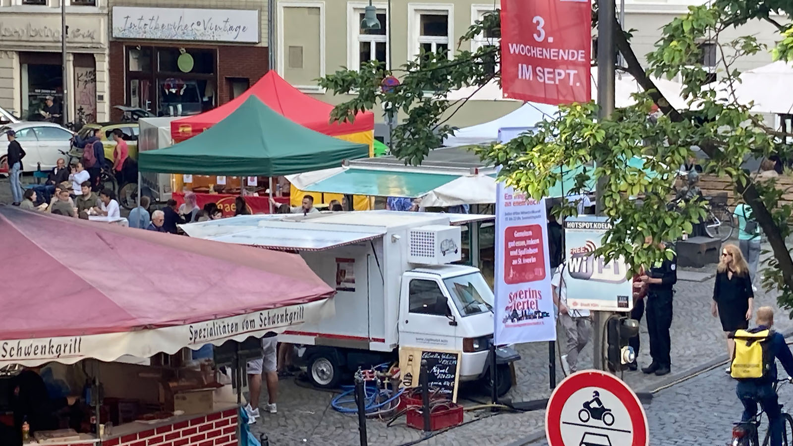 Em Vringsveedel an enem Desch, Severinskirchplatz