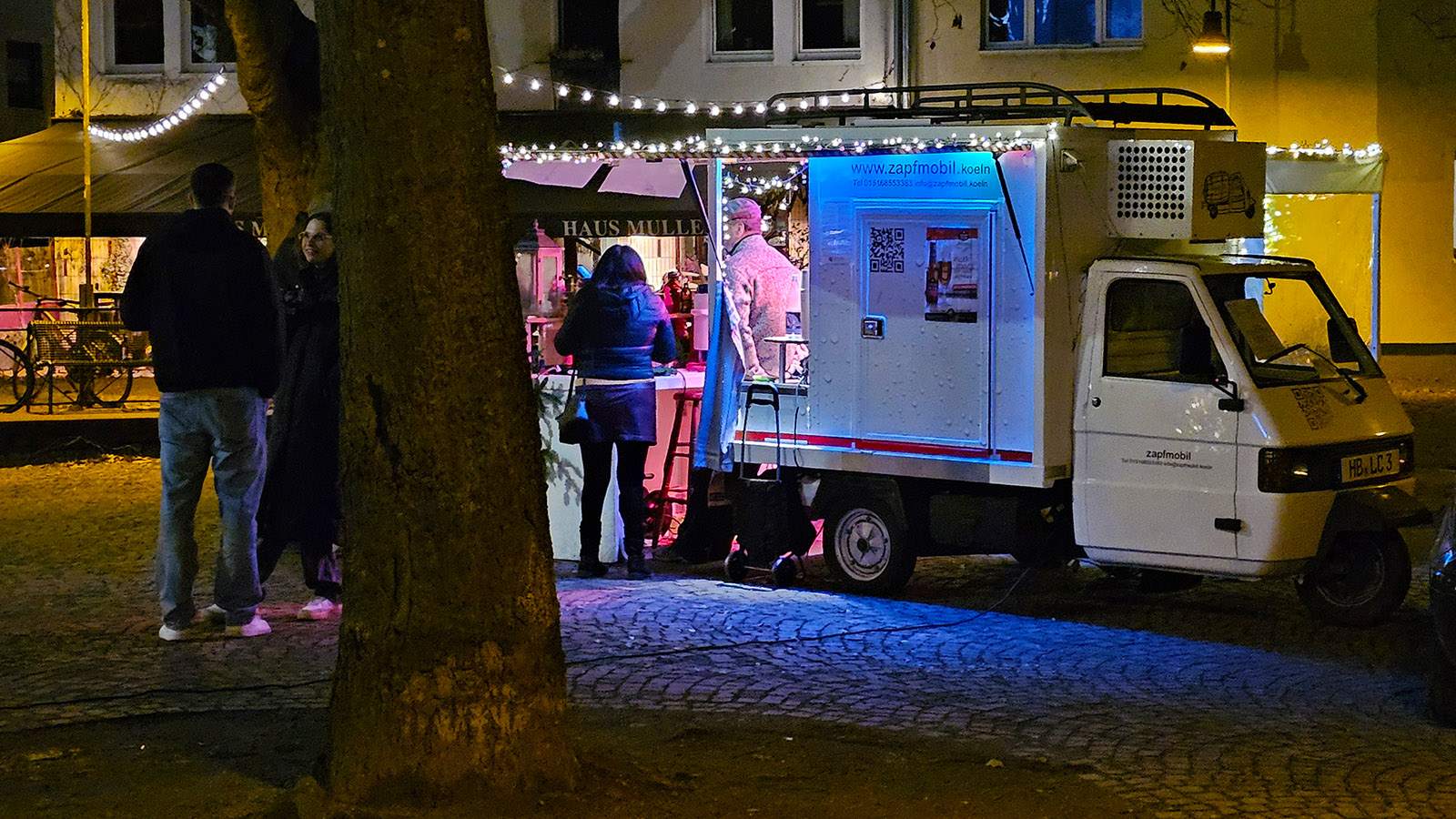 Vorweihnachtszeit, Brunnen an der Eiche